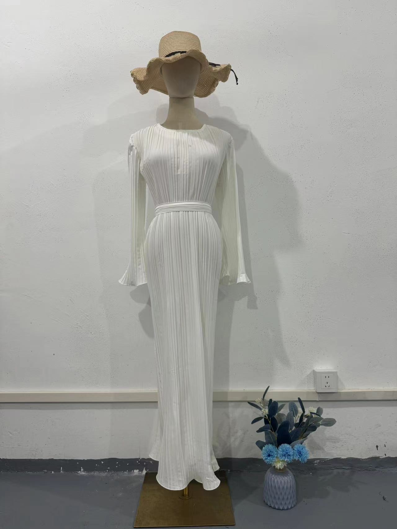 2024 New Fashion Dress Long Women's Casual Solid Color Crewneck Small Size Sleeve Pleated Skirt