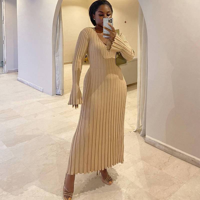 Wholesale 2024 New Knitted Women's Suit Long Sleeve Sweater Dress Style Wool Skirt Loose Knitted Girl Interior