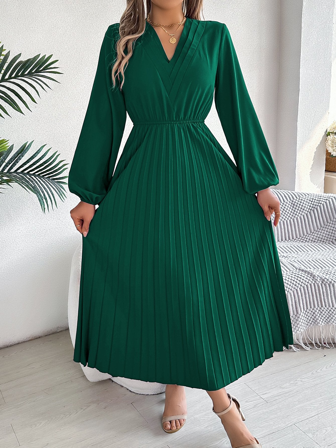 2024 New Women's Casual Wear V-neck Pleated Skirt Dress Spring And Autumn Women's Elegant Long Powder Puff Sleeve A- Line Skirt