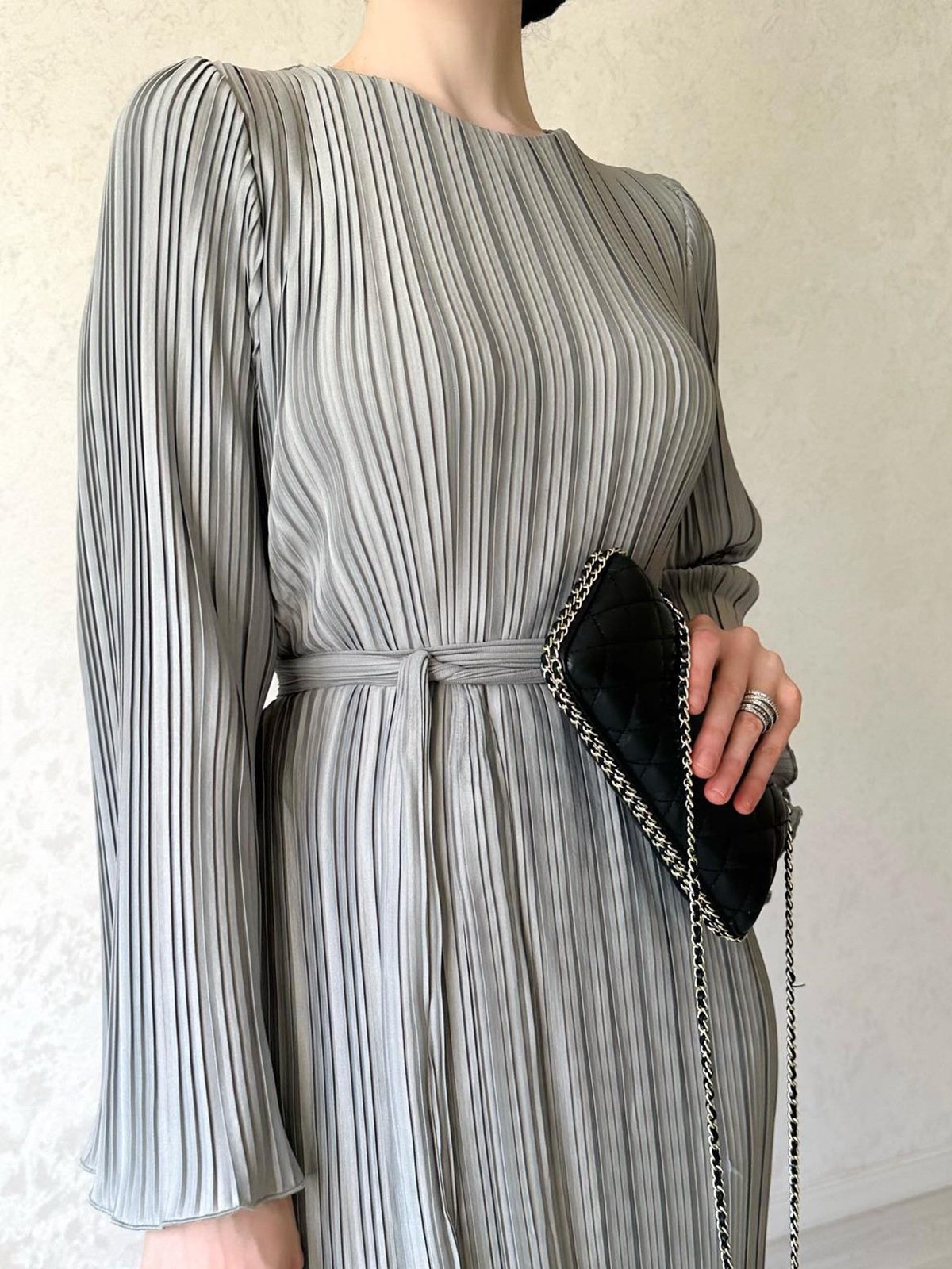2024 New Fashion Dress Long Women's Casual Solid Color Crewneck Small Size Sleeve Pleated Skirt