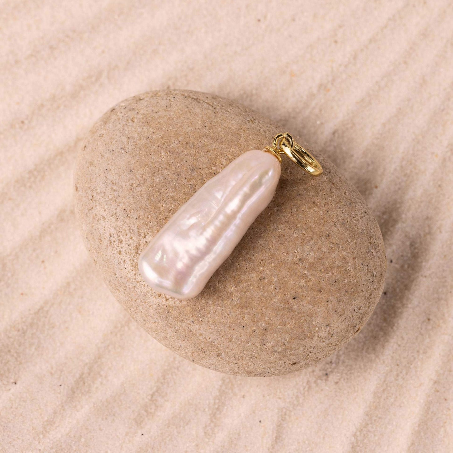 Mother Of Pearl Spell Titanium Pendant Necklace Inlaid Heart-shaped Pearl Geometric Pearl Jewelry