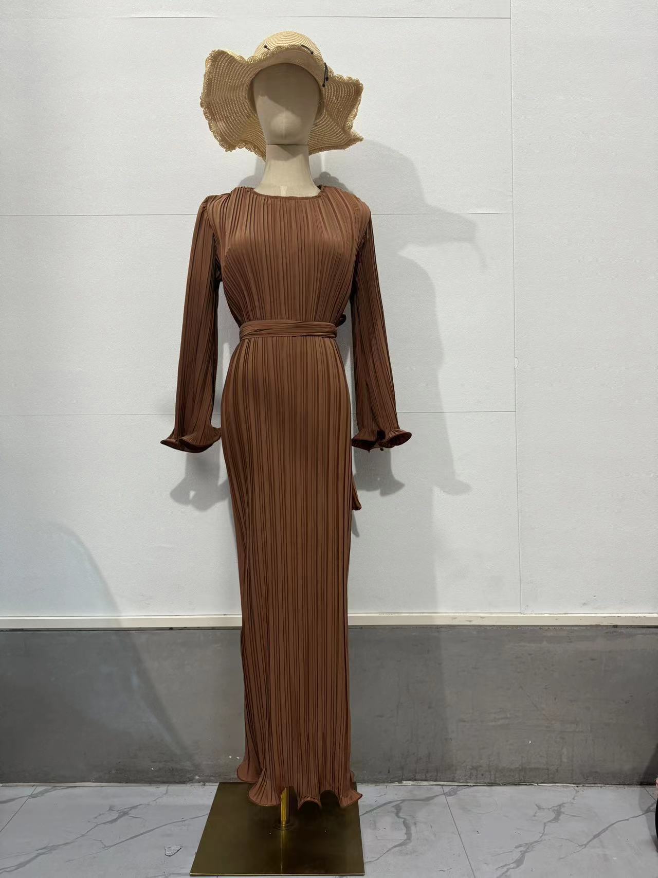 2024 New Fashion Dress Long Women's Casual Solid Color Crewneck Small Size Sleeve Pleated Skirt