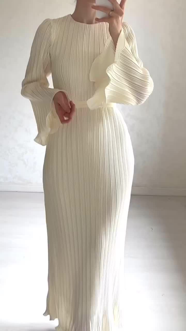 2024 New Fashion Dress Long Women's Casual Solid Color Crewneck Small Size Sleeve Pleated Skirt