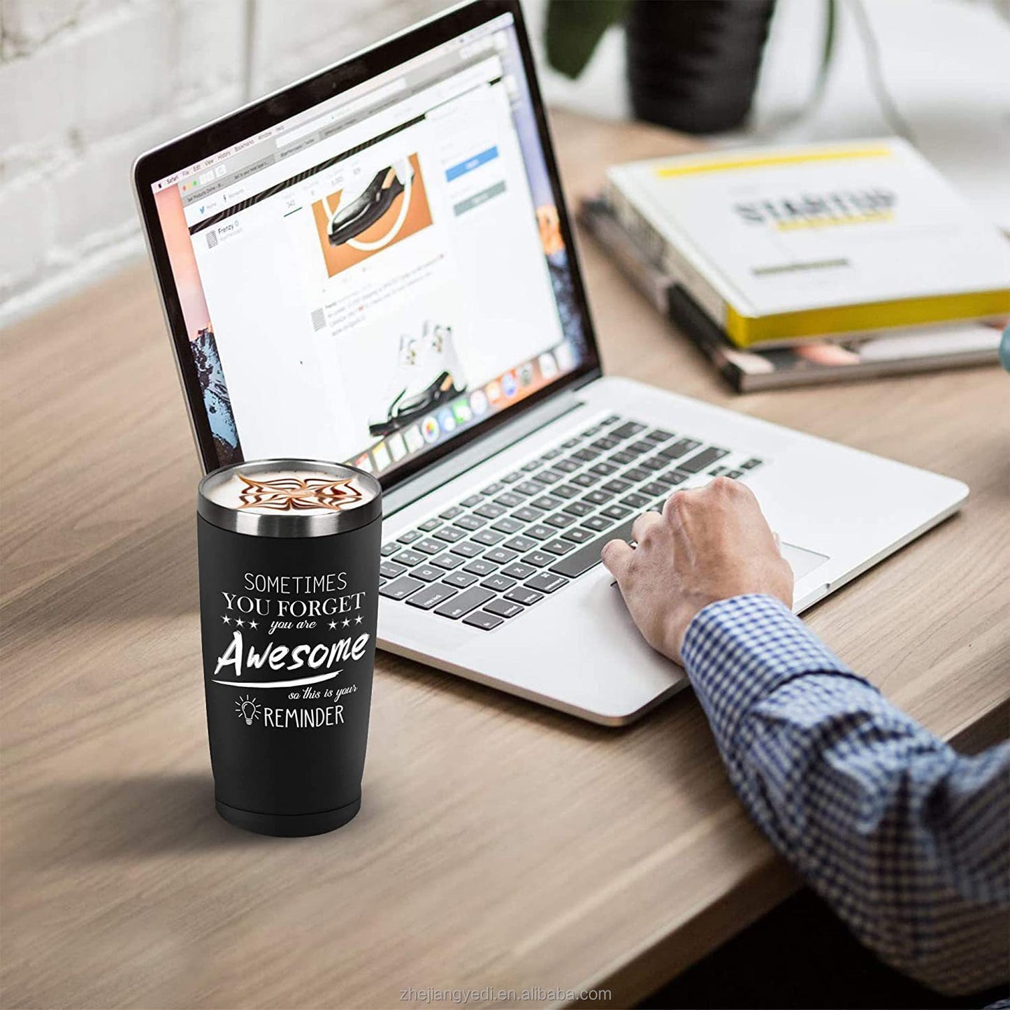 Wholesale Bulk 10 Oz 20 Oz 30 Oz Double Wall Car Stainless Steel Modern Curve Cup With Lid Modern Coffee Car Cup