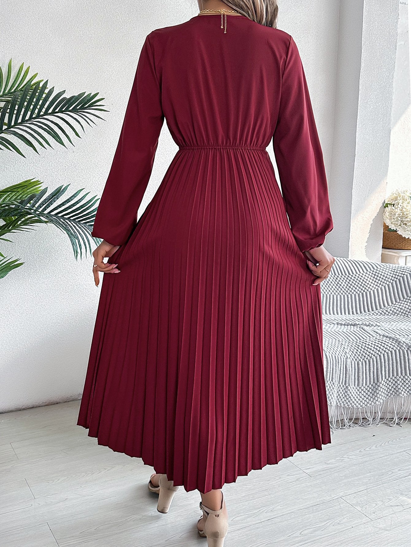 2024 New Women's Casual Wear V-neck Pleated Skirt Dress Spring And Autumn Women's Elegant Long Powder Puff Sleeve A- Line Skirt
