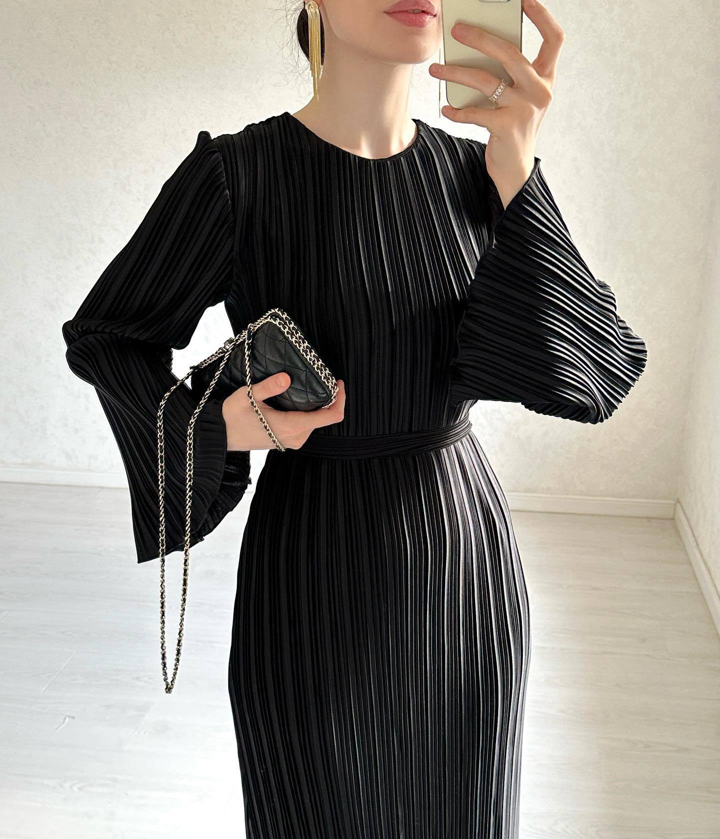 2024 New Fashion Dress Long Women's Casual Solid Color Crewneck Small Size Sleeve Pleated Skirt