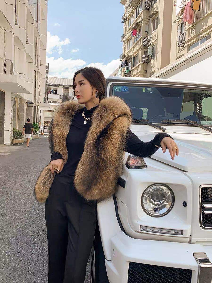New Custom Women's Leather Grass Sleeveless Jacket With Tail Luxury Hooded Raccoon Fur Vest