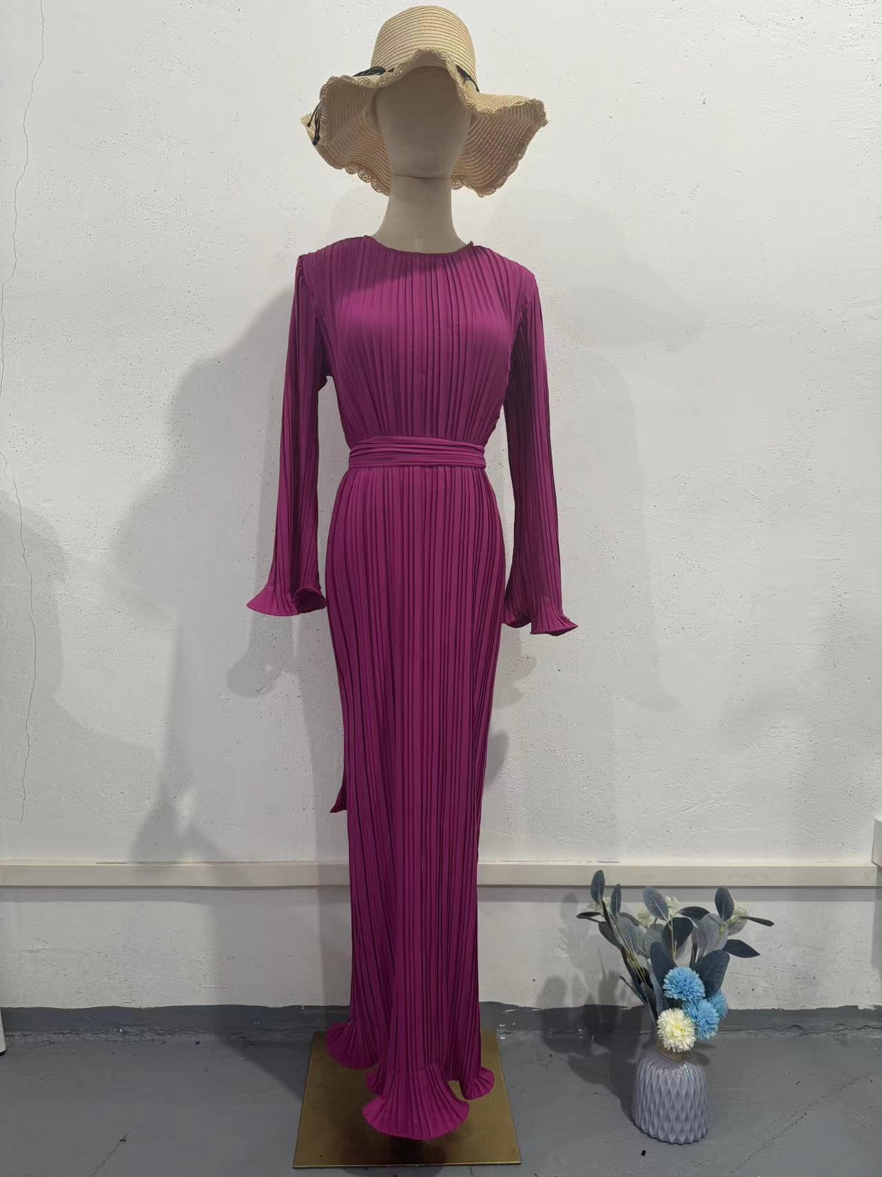 2024 New Fashion Dress Long Women's Casual Solid Color Crewneck Small Size Sleeve Pleated Skirt