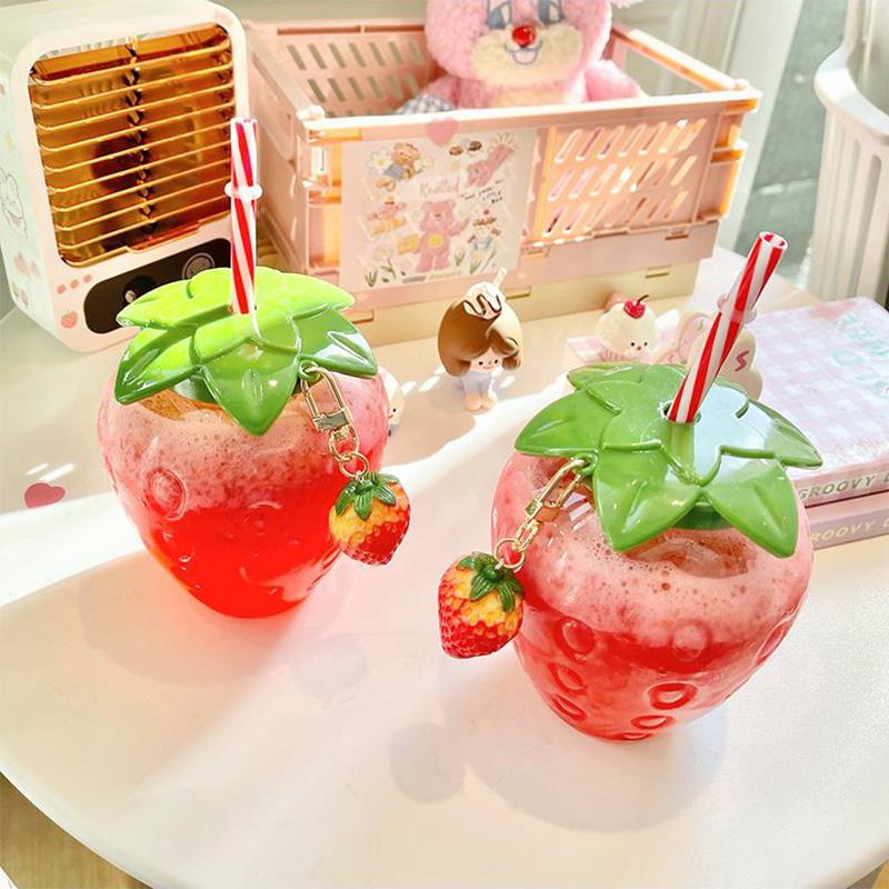 China Supplier Colorful Cute Strawberry Shape Plastic Water Cup With Straw