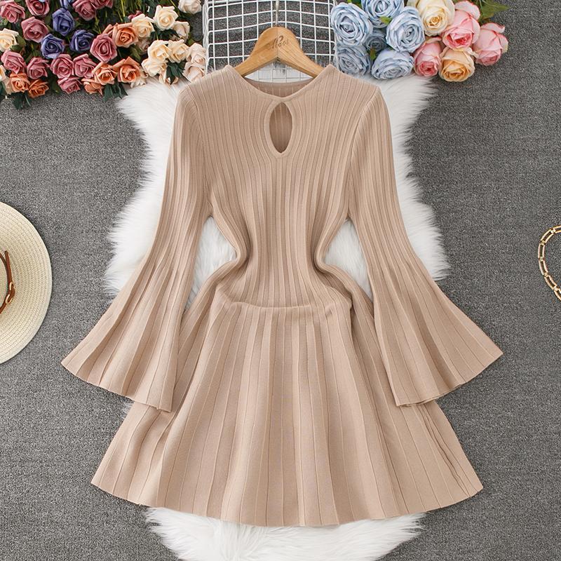 Hepburn Style Women's Long Sleeve Waist Tight Knit Dress Elegant Autumn And Winter French Dress Simple Three-dimensional Pattern