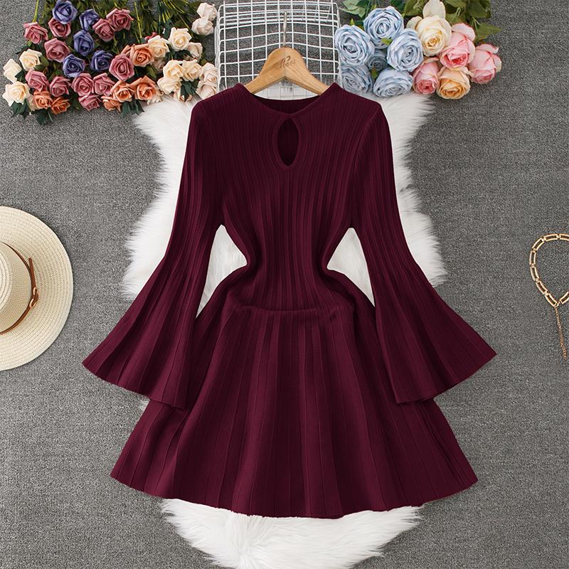 Hepburn Style Women's Long Sleeve Waist Tight Knit Dress Elegant Autumn And Winter French Dress Simple Three-dimensional Pattern
