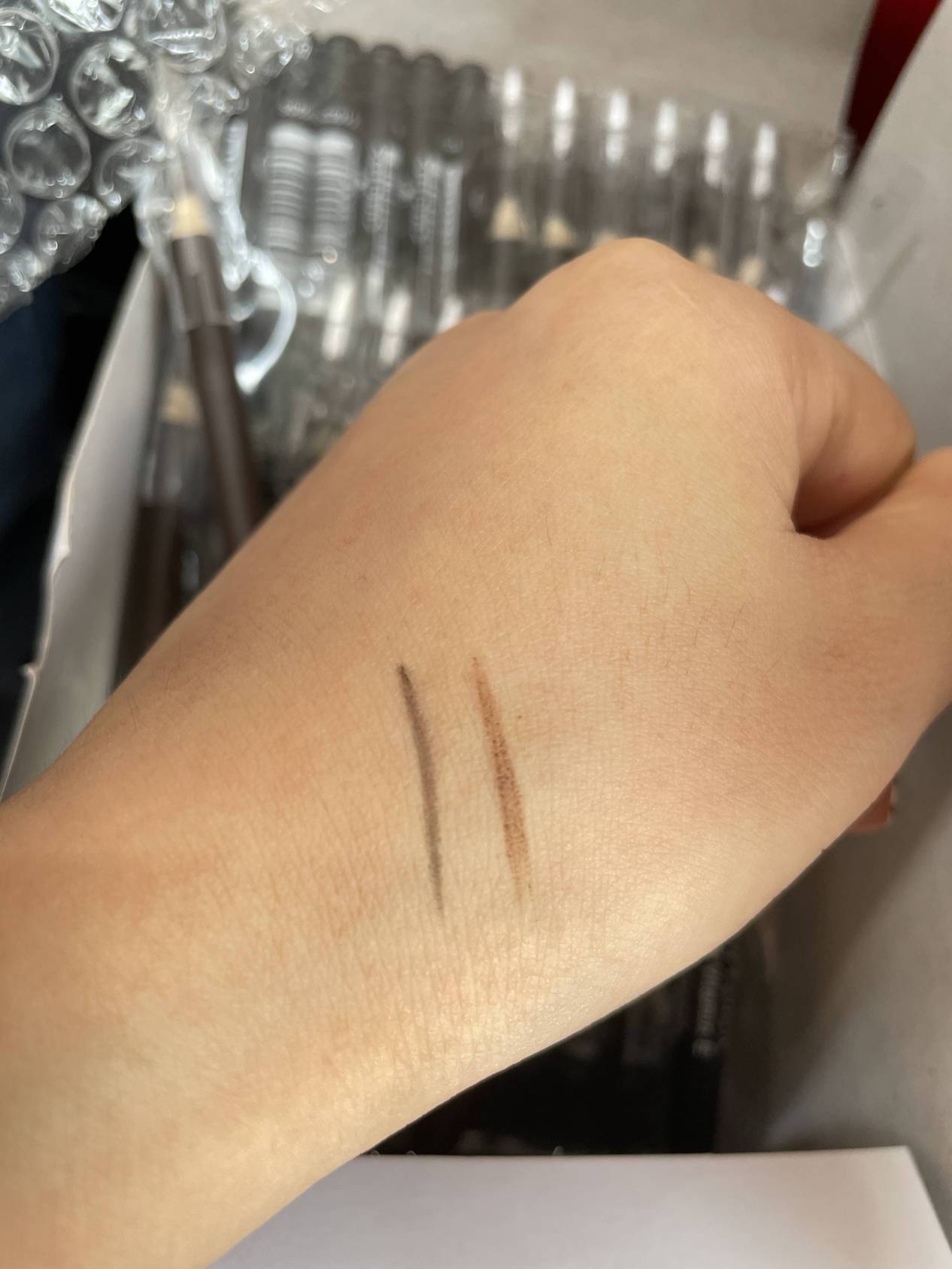 棕色黑色眼线笔眉笔带卷笔刀的眉笔眼线笔易于绘制的木制化妆铅笔