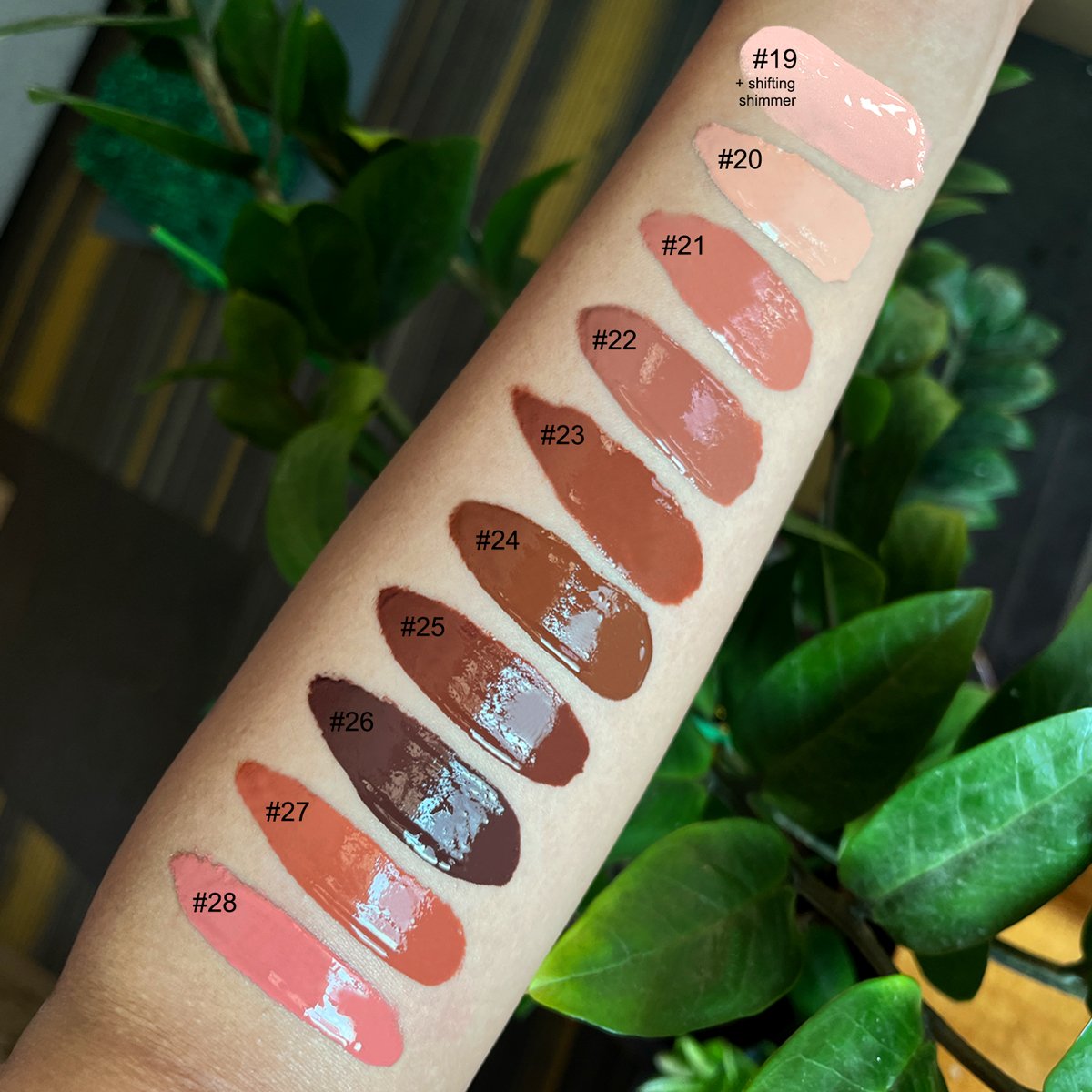 Wholesale Vegan Cosmetics Pink Transparent Nude Lip Gloss Supplier Custom Trademark Sequins Lip Gloss Private Label Lip Gloss