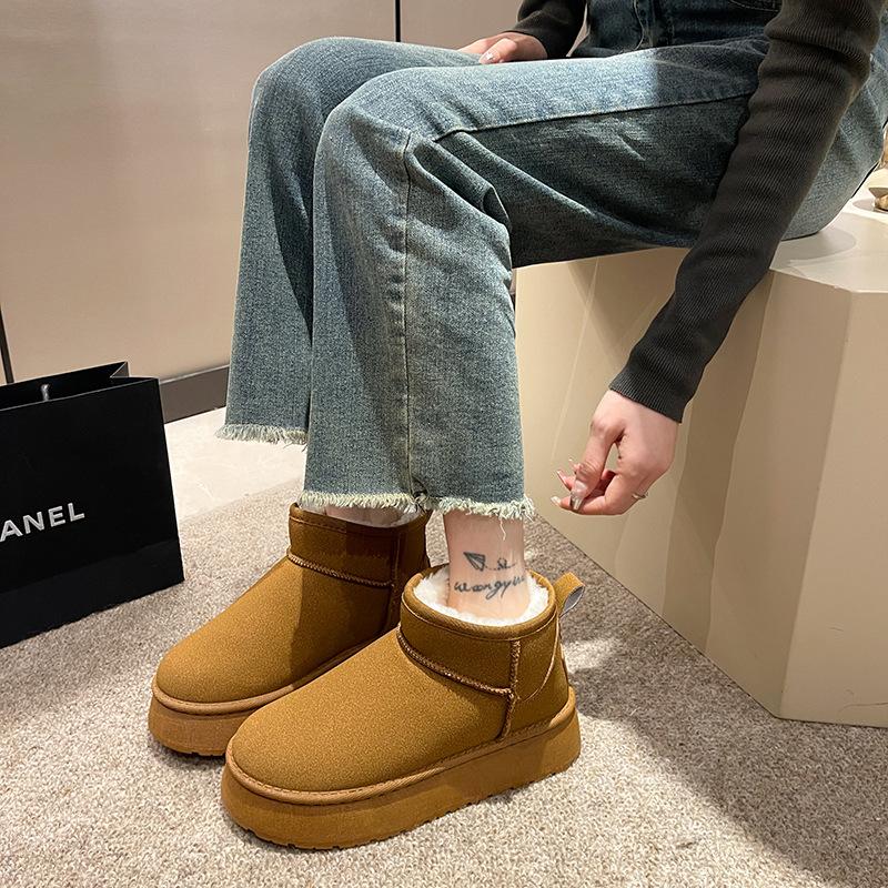 Wholesale Winter Unisex Thickened Warm Non-slip Suede Waterproof Shoes Round Toe Design Couple Women Snow Boots Slippers