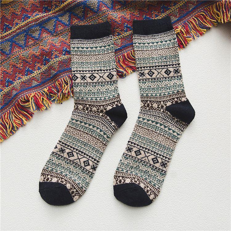 Cmax Wholesale Women's Thick Autumn And Winter Warm Crew Fashion Fashion Breathable Tube Socks