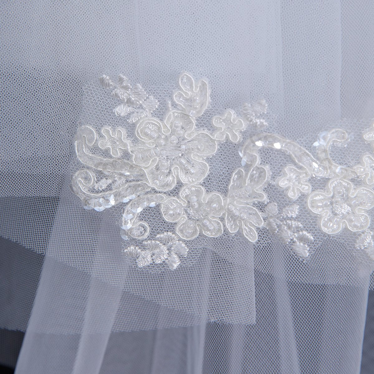 Charming Two-Layer Soft Wedding Accessories White Lace Bridal Tulle Veil With Comb