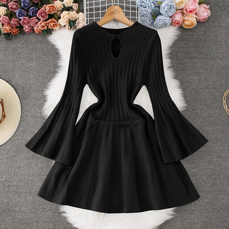 Hepburn Style Women's Long Sleeve Waist Tight Knit Dress Elegant Autumn And Winter French Dress Simple Three-dimensional Pattern