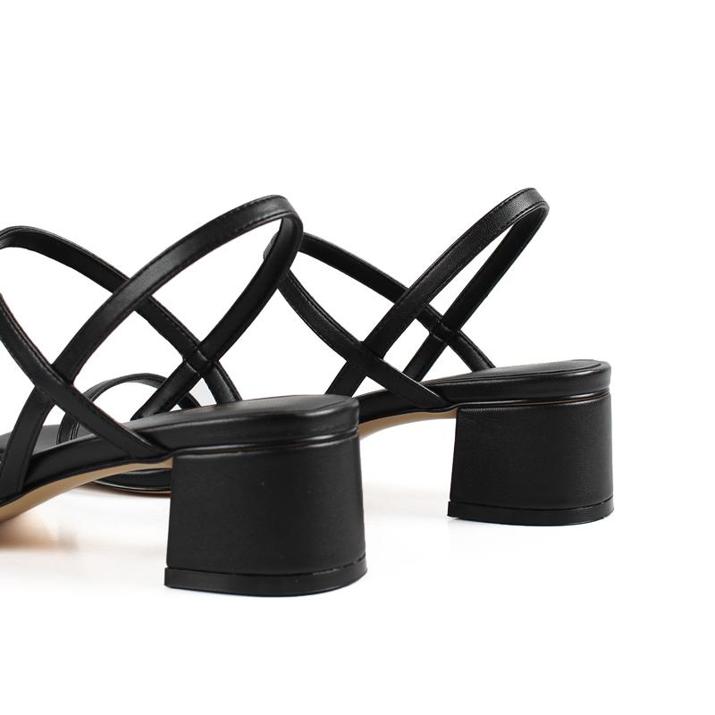 2024 Fashion Design Thick Heel Black Strap Low Heel Square Heel Shoes Ladies Sandals Custom Manufacturer OEM Ladies Sandals
