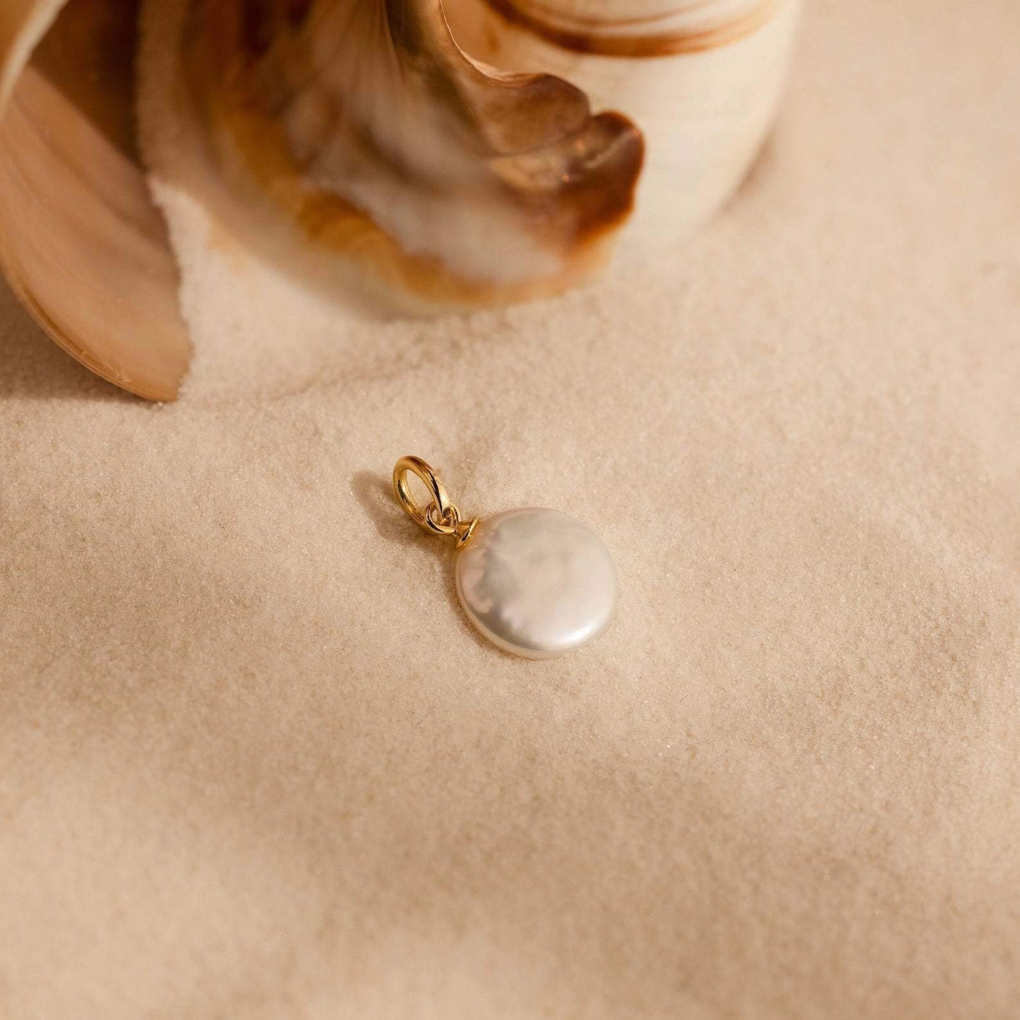 Mother Of Pearl Spell Titanium Pendant Necklace Inlaid Heart-shaped Pearl Geometric Pearl Jewelry