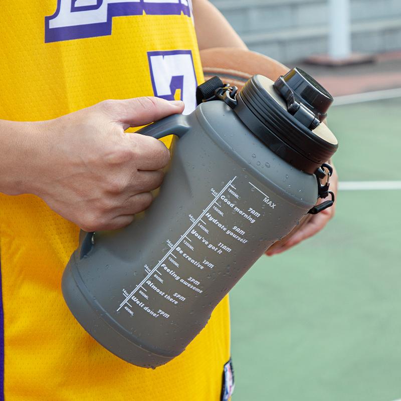 Wholesale BPA Free 2L Sports Gym Collapsible Drinking Collapsible Silicone Travel Straw Water Bottle